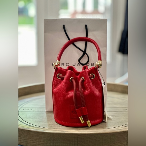 👜🔴MARC JACOBS THE LEATHER MICRO BUCKET - NWT🔴👜 - Picture 2 of 16